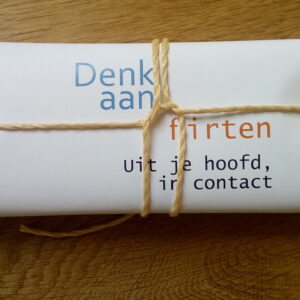 Denk aan flirten. Uit je hoofd, in contact